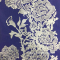 Tela de encaje bordado de flores blancas